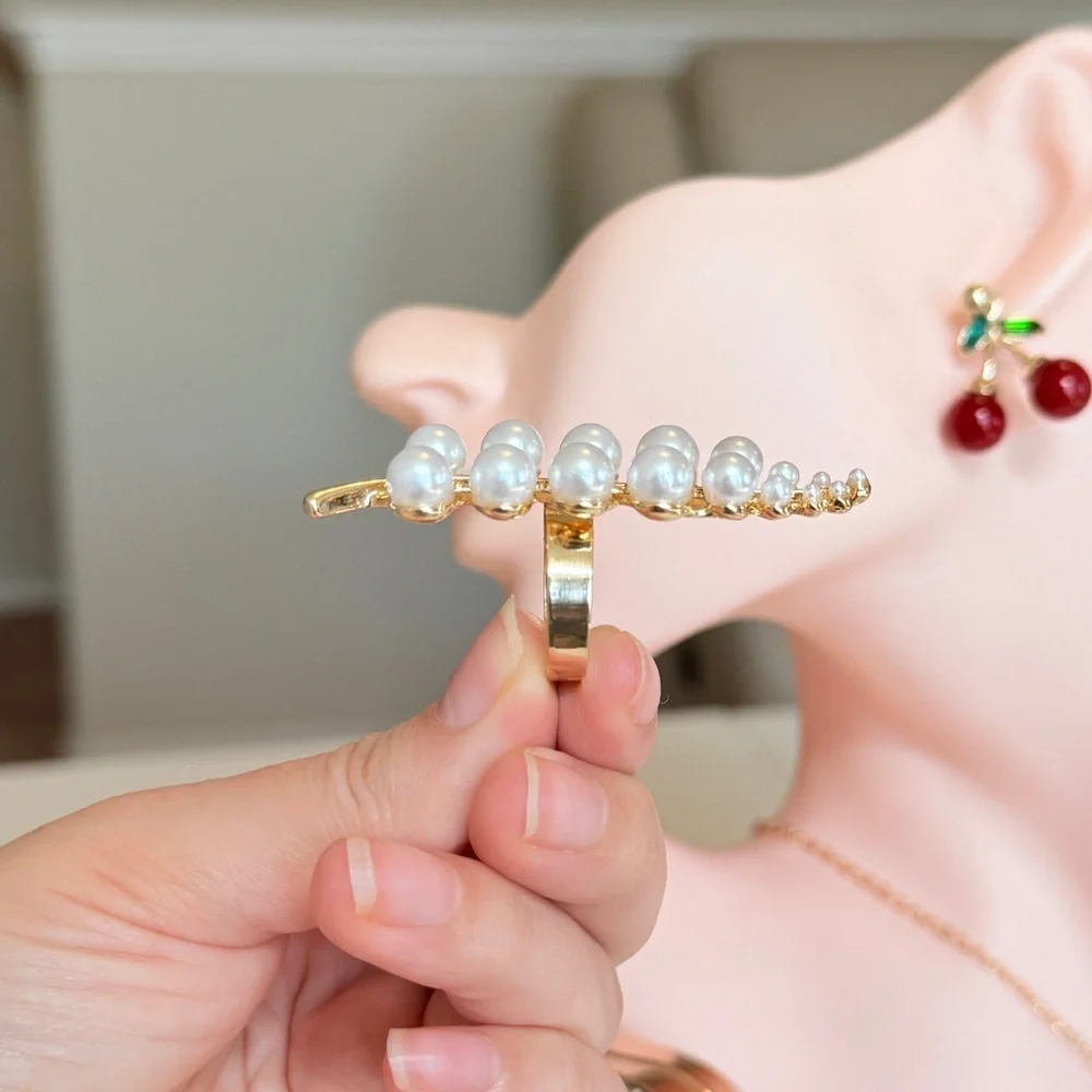Gold and Pearl Leaf Ring